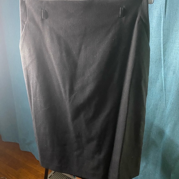 Womens business suit - Picture 2 of 3